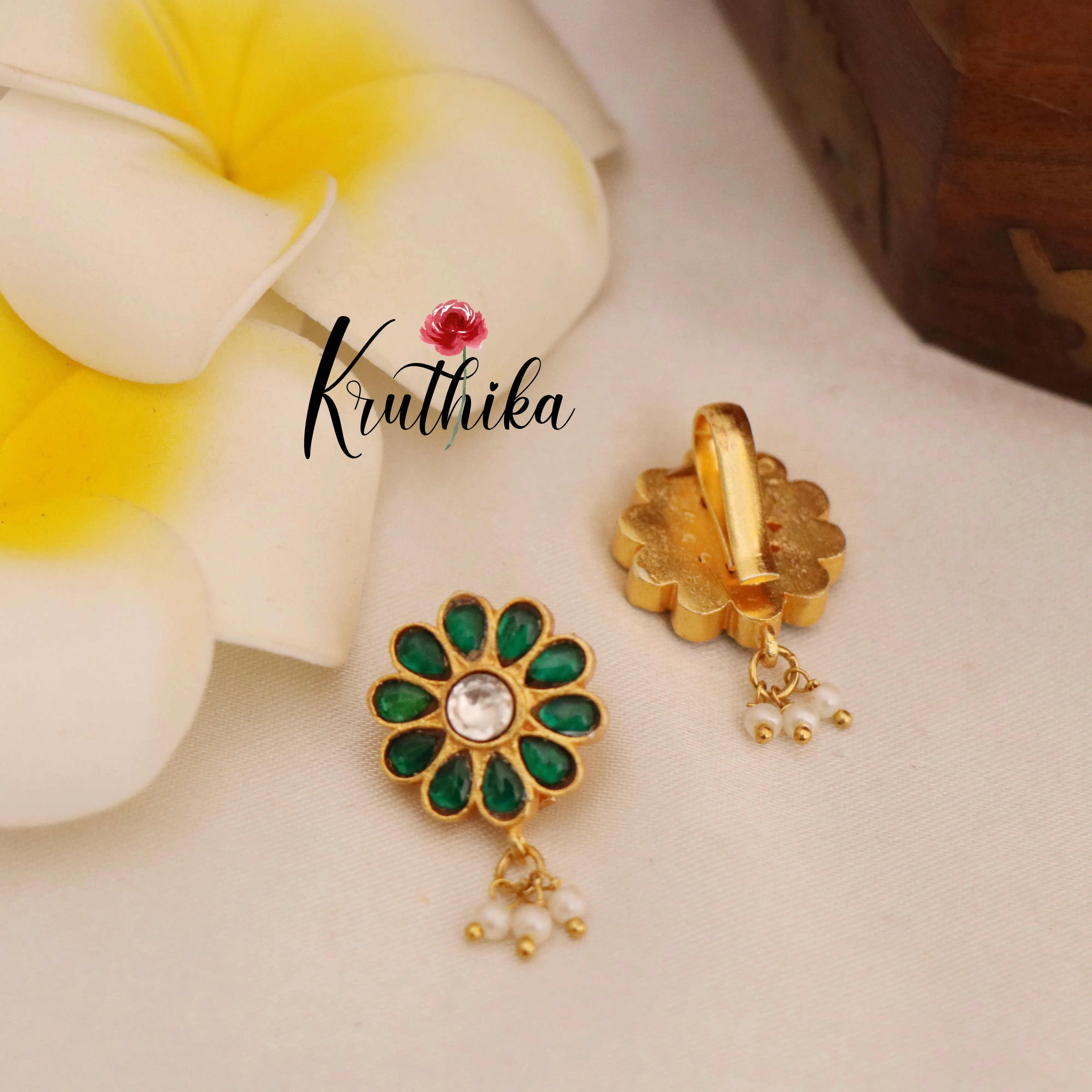Beautiful Jadau Earcuffs | upper earrings | Bugadi Earrings E437