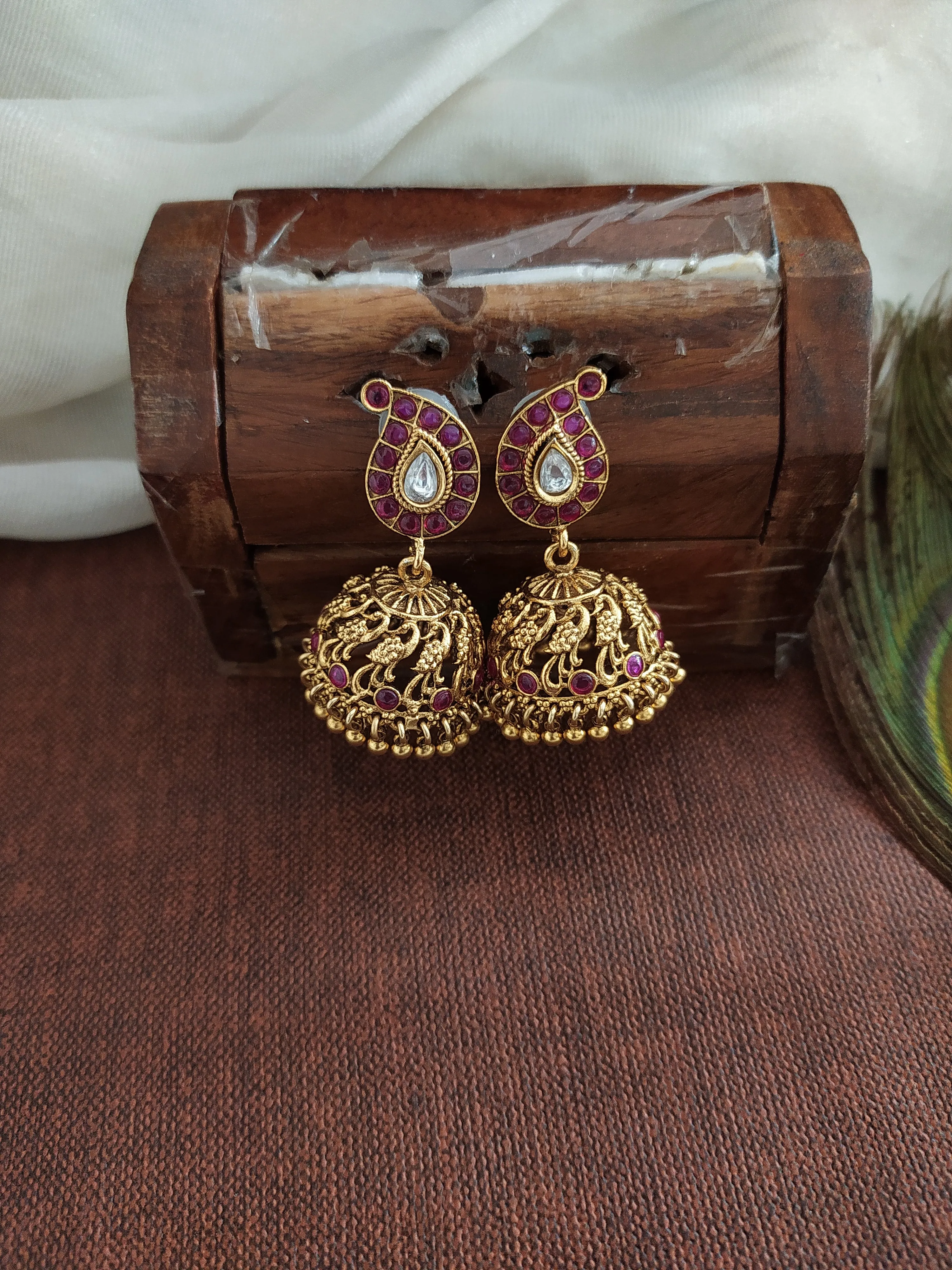 Dual Peacock Floral Design Kemp Stones Necklace Set