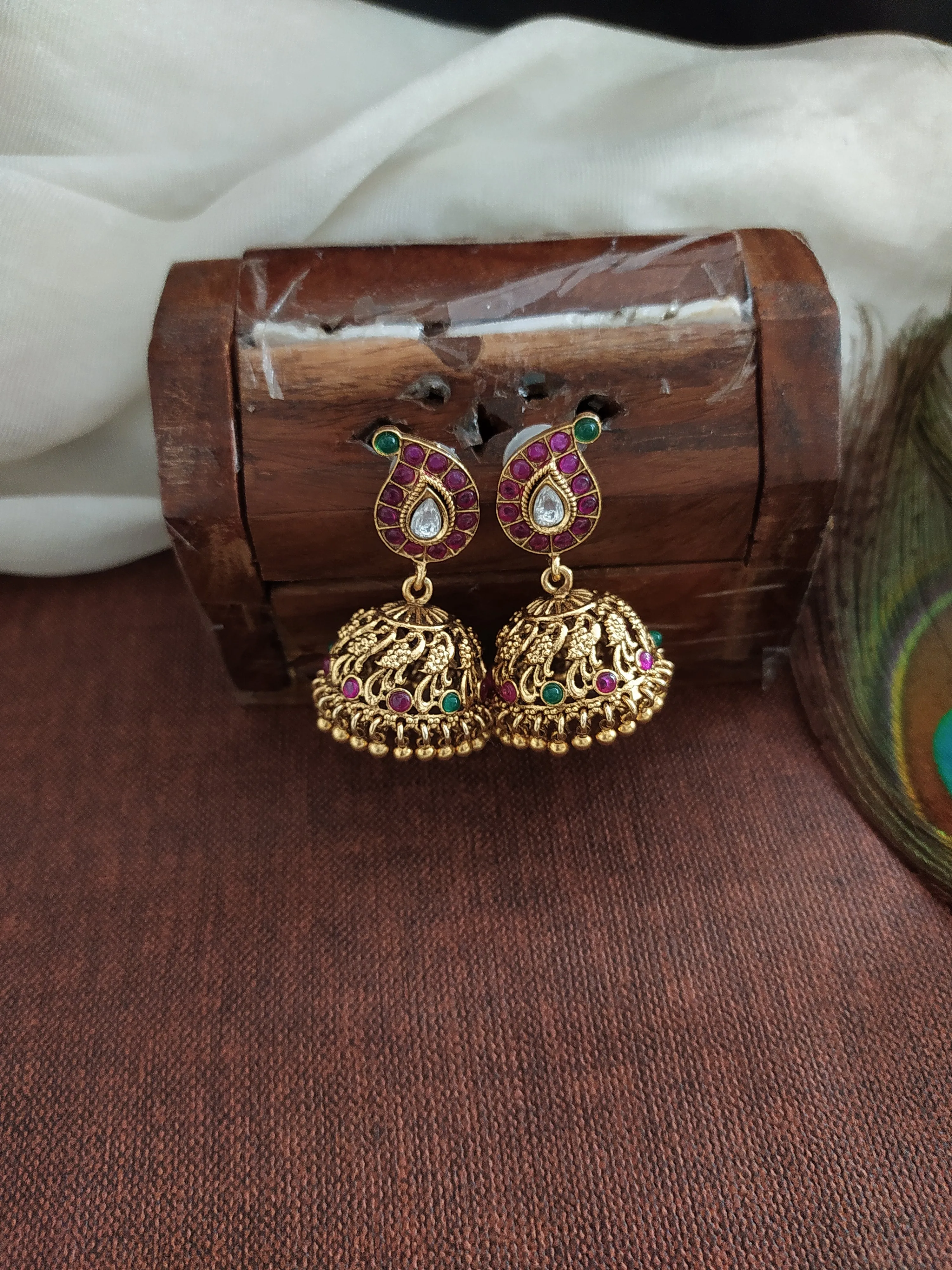 Dual Peacock Floral Design Kemp Stones Necklace Set