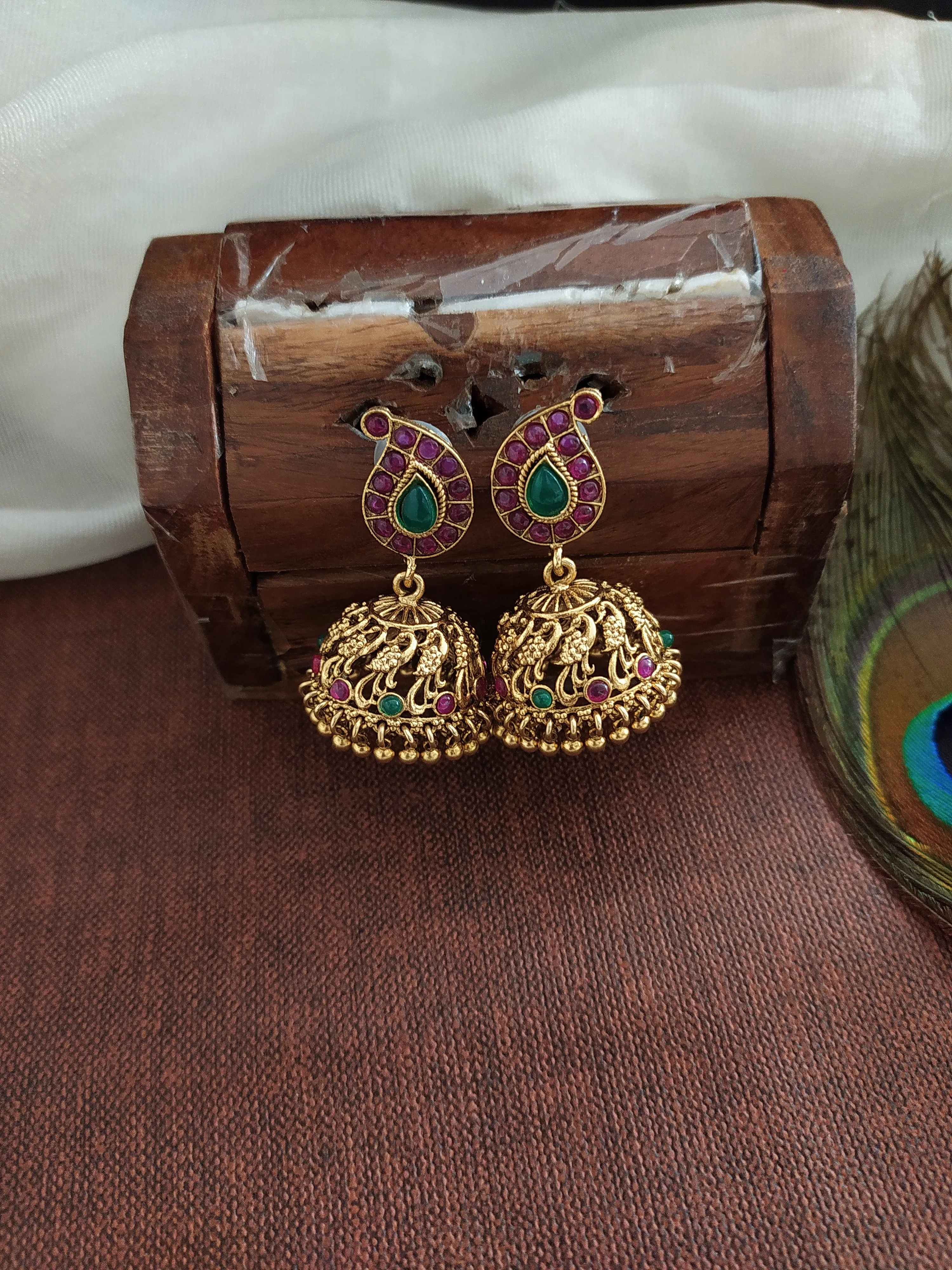 Dual Peacock Floral Design Kemp Stones Necklace Set