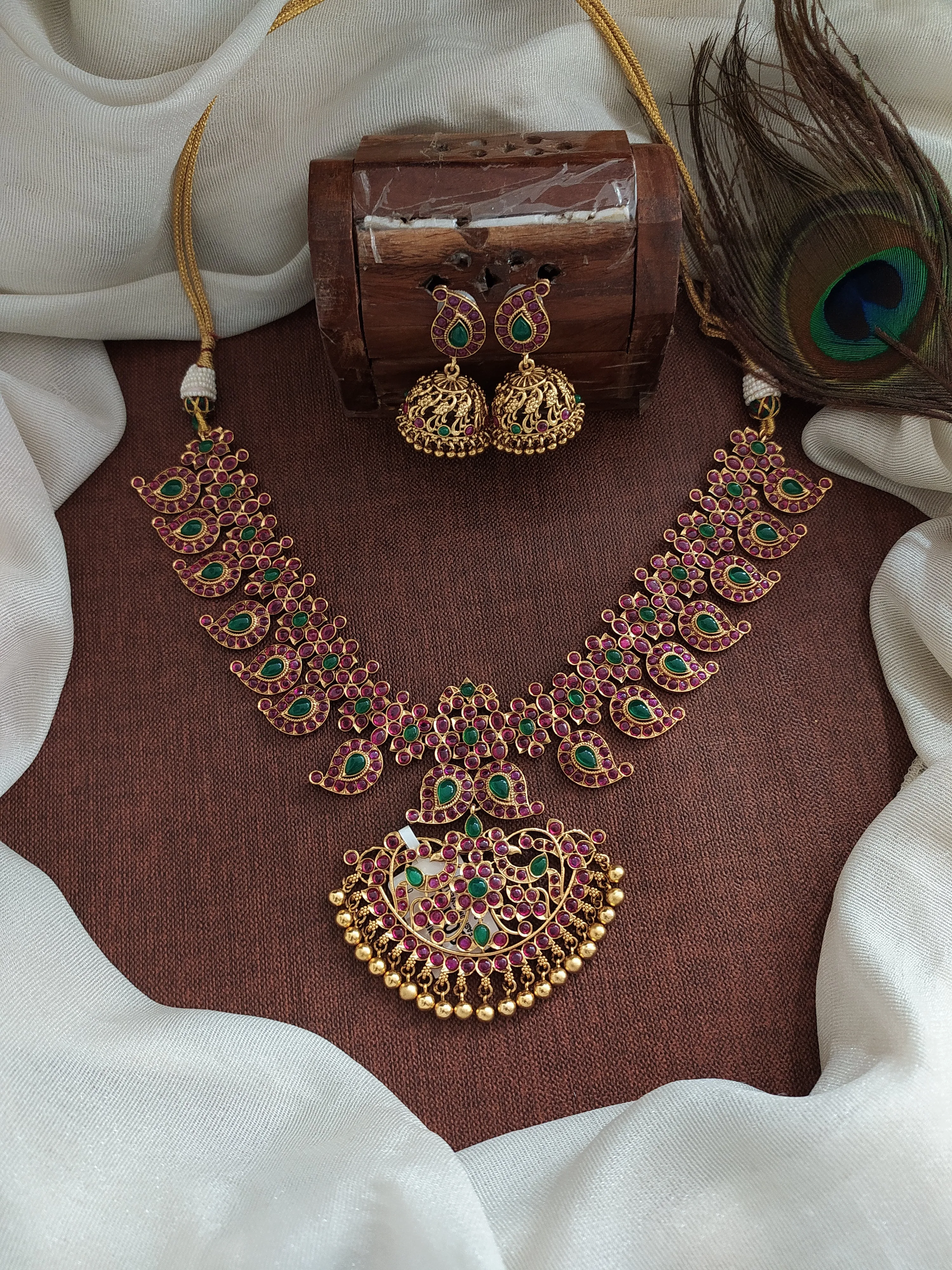 Dual Peacock Floral Design Kemp Stones Necklace Set