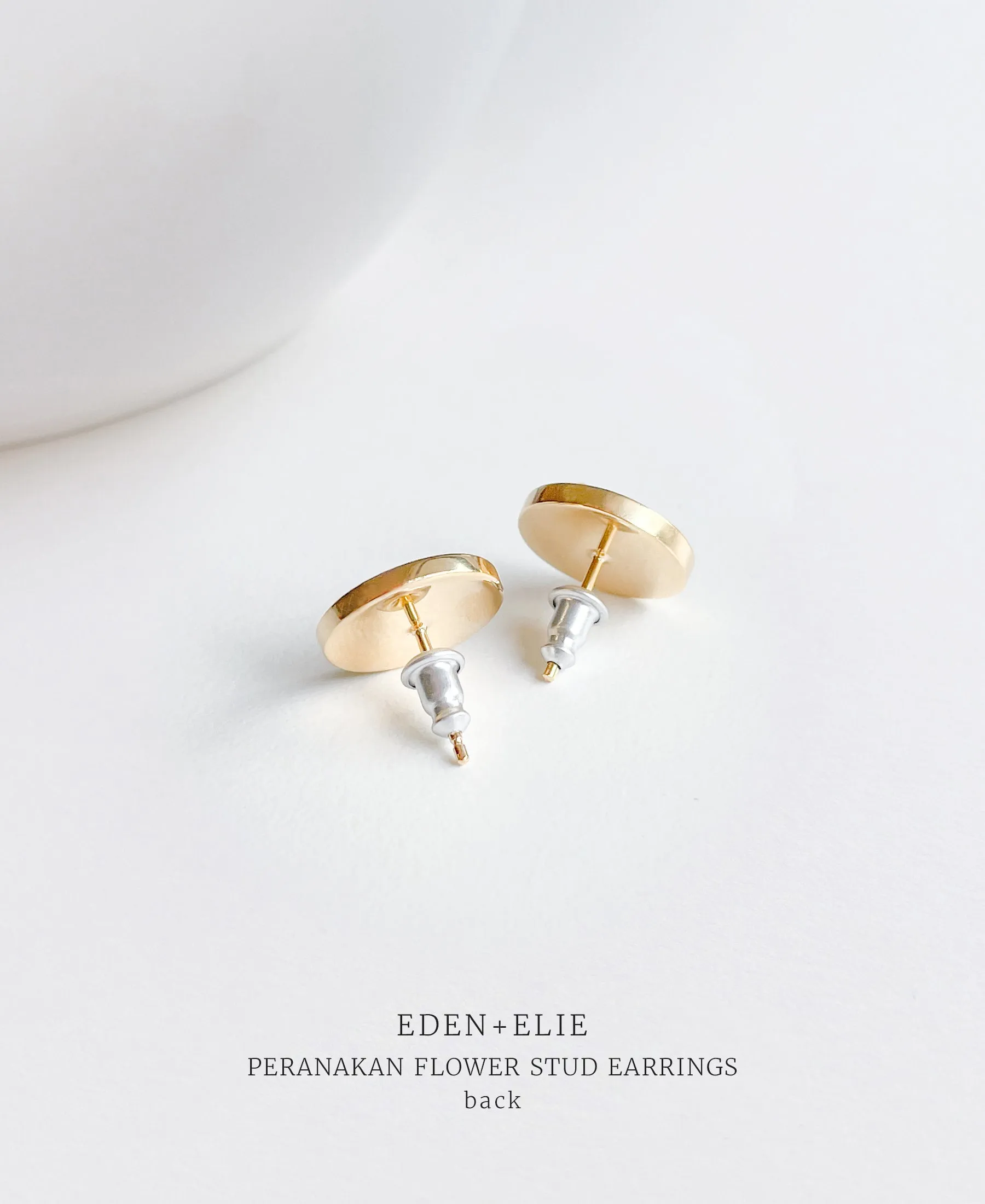 EDEN   ELIE Modern Peranakan flower stud earrings - emerald