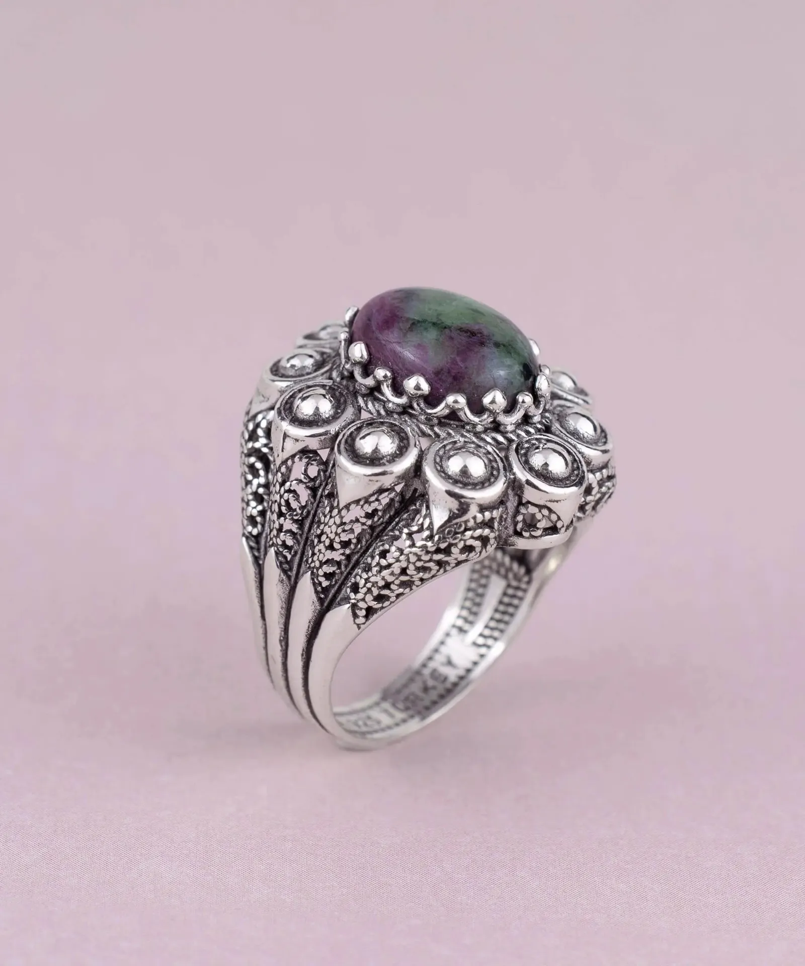 Exquisite Ruby Zoisite Filigree Ring - A Masterpiece of Craftsmanship, Fine Craftsmanship, Elegant Women's Ring