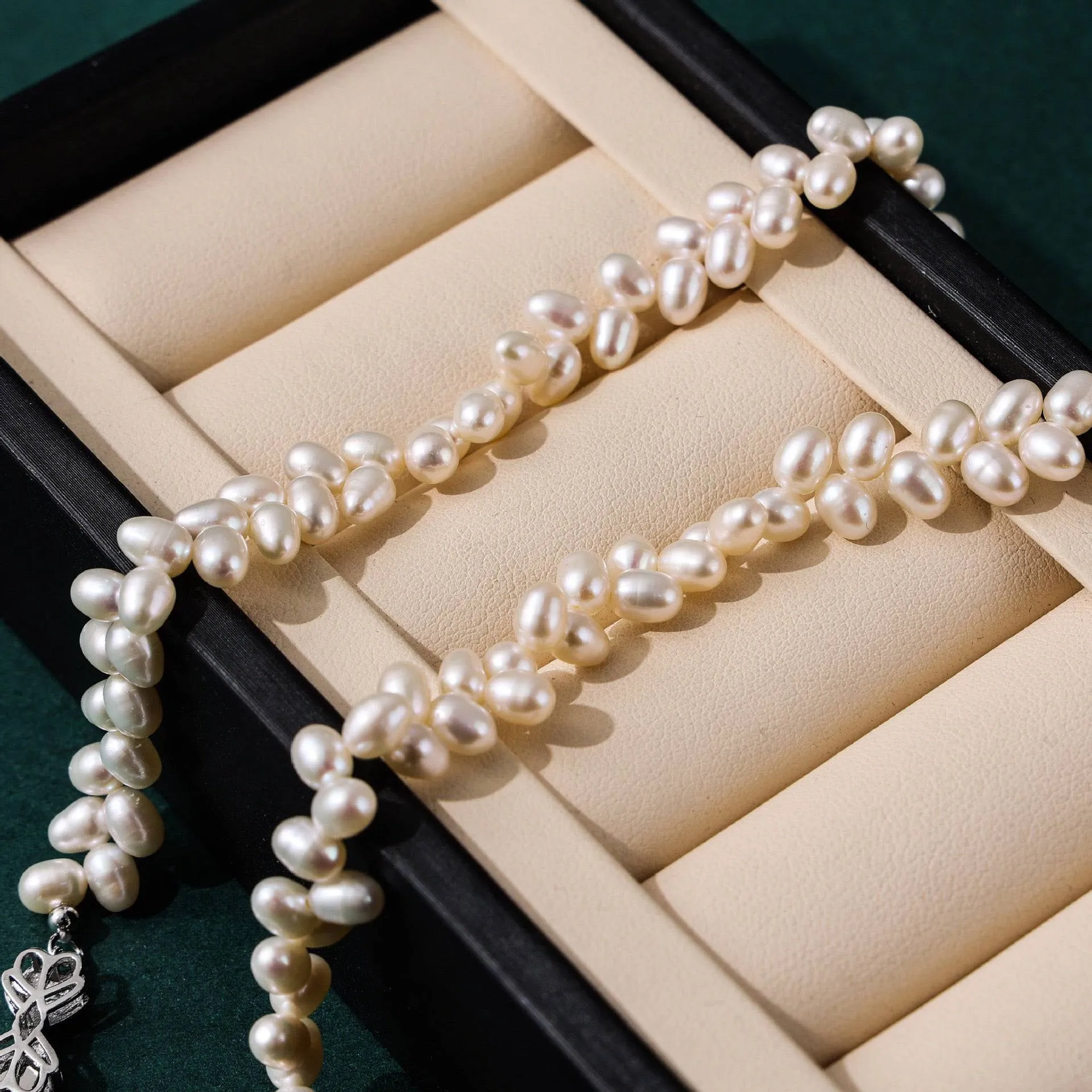 Leaf Pearl Necklace