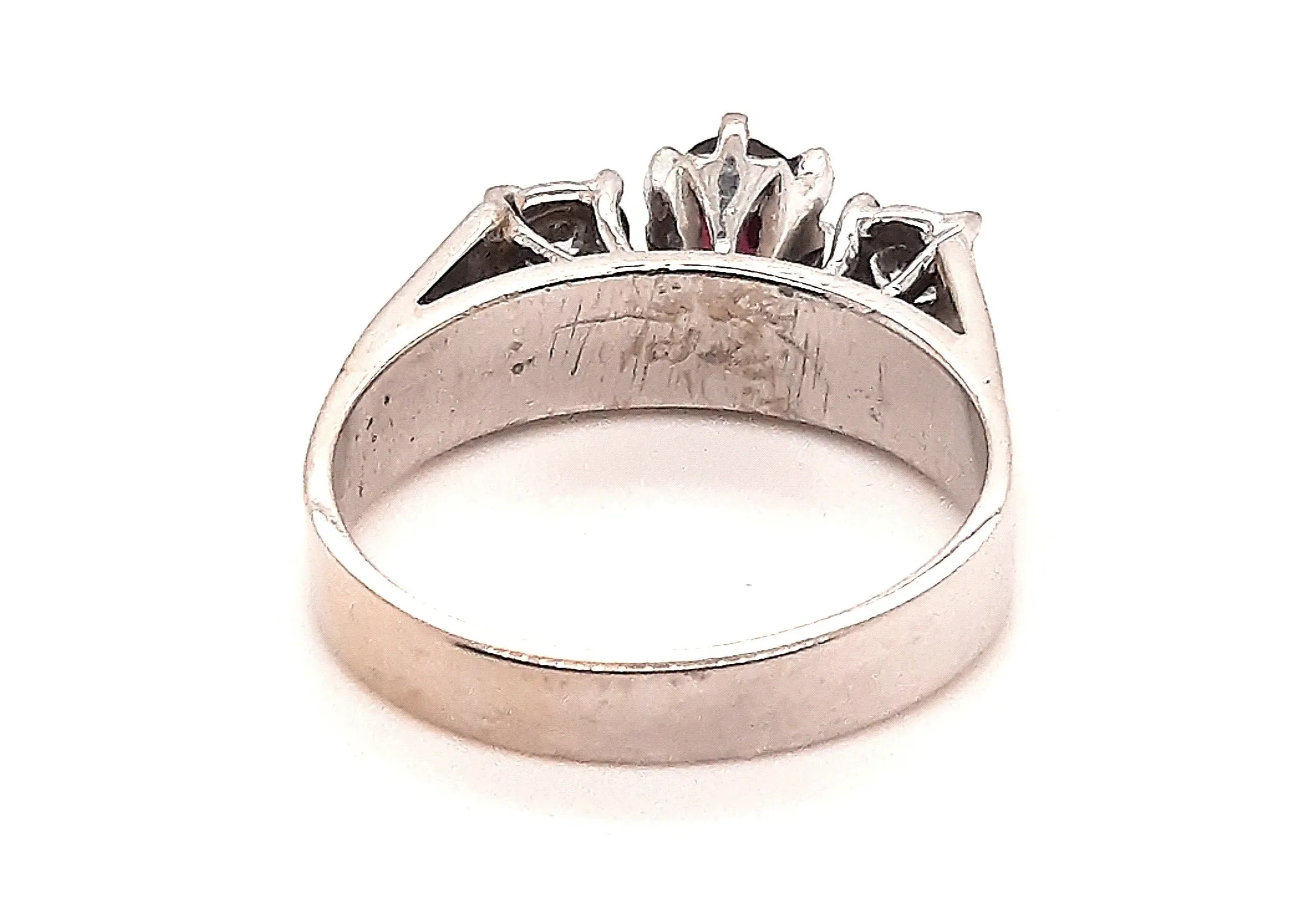 Ruby & Diamond Ring set in 18ct White Gold