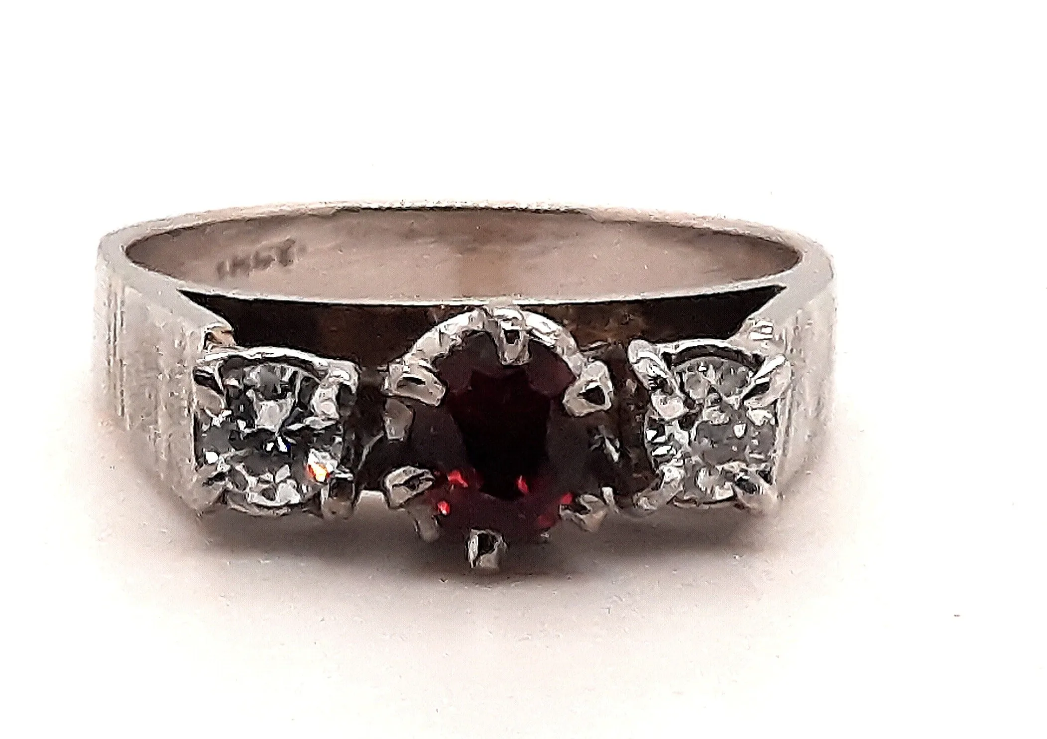 Ruby & Diamond Ring set in 18ct White Gold