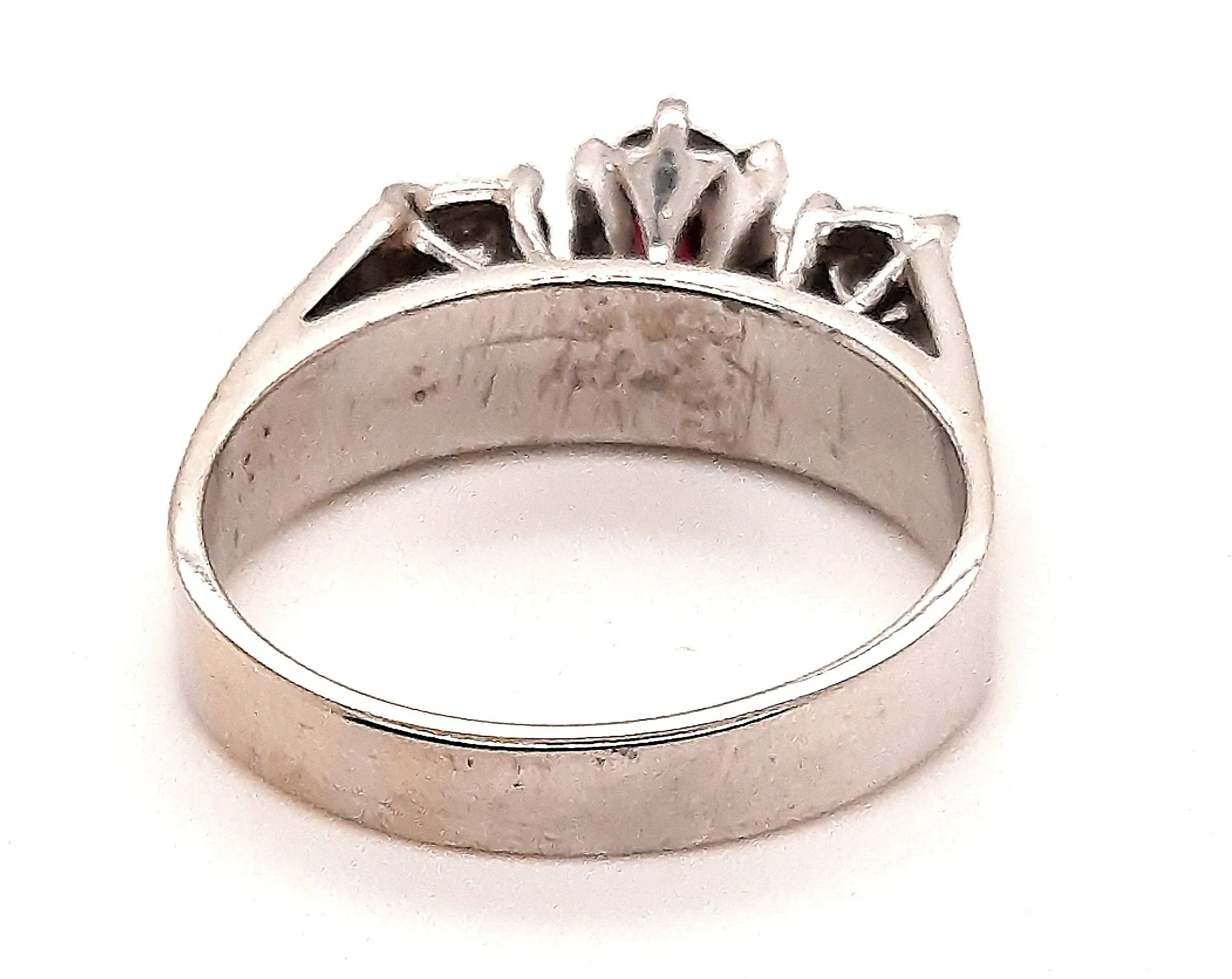 Ruby & Diamond Ring set in 18ct White Gold