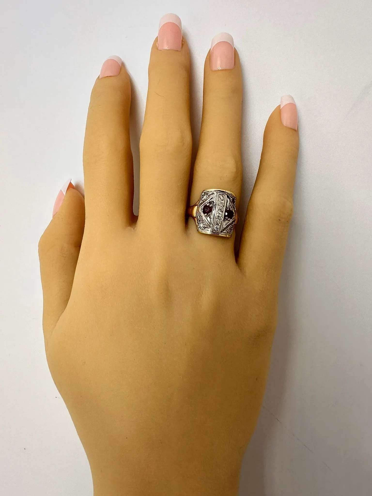 Splendid Fusion: 14ct Gold Ruby & Diamond Band - Vintage Glamour